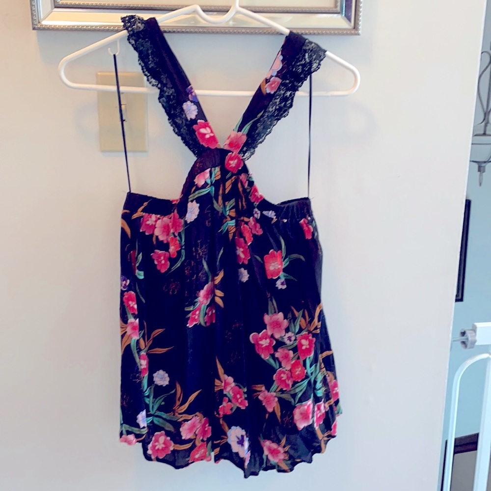 Excellent used condition. Sophie Rue Medium Top